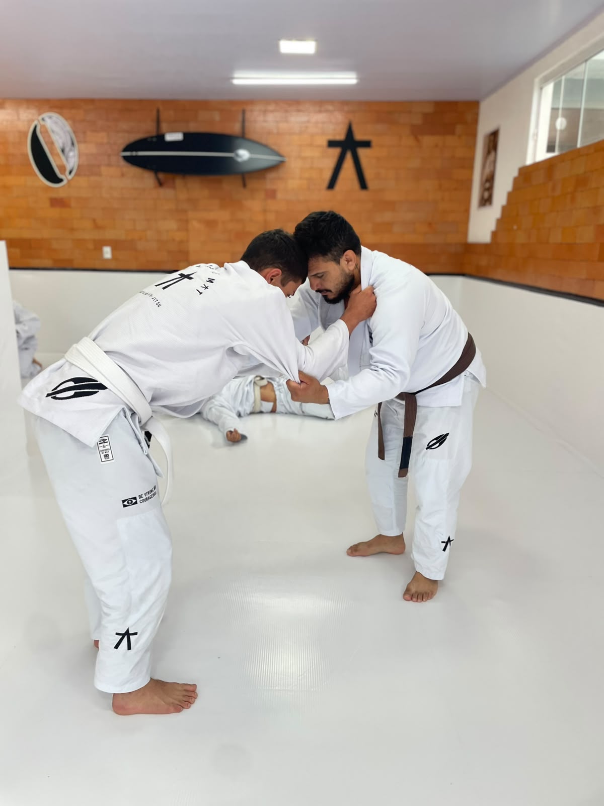 Treino de pegada em pé com kimono